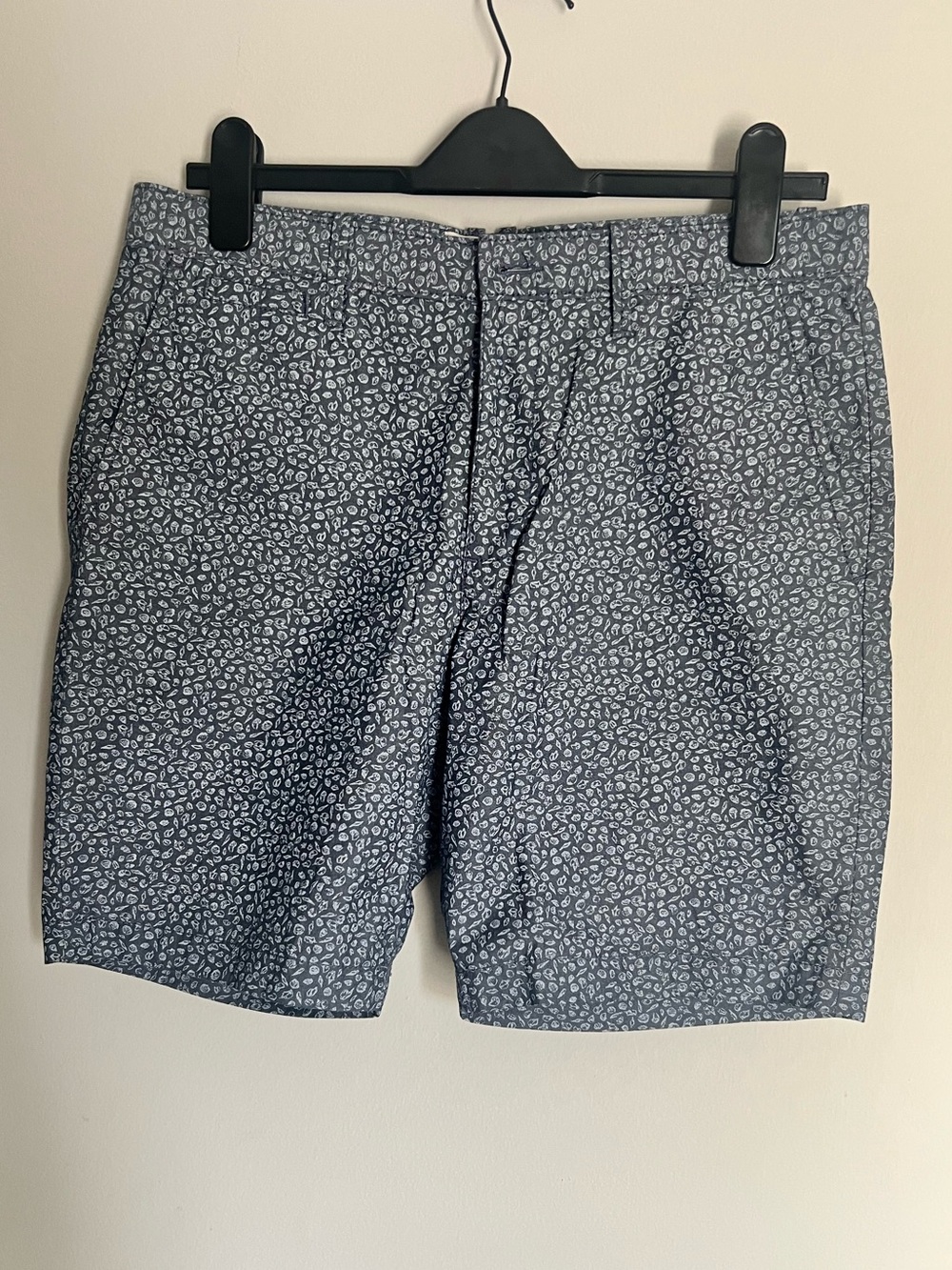 ORIGINAL PENGUIN Men's Navy Micro Floral Flat-Front Shorts Size 32 NWOT